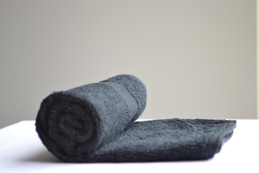 Black Bleach Resistant Salon Towels 16x27" 5 Dozen (60 Pieces)