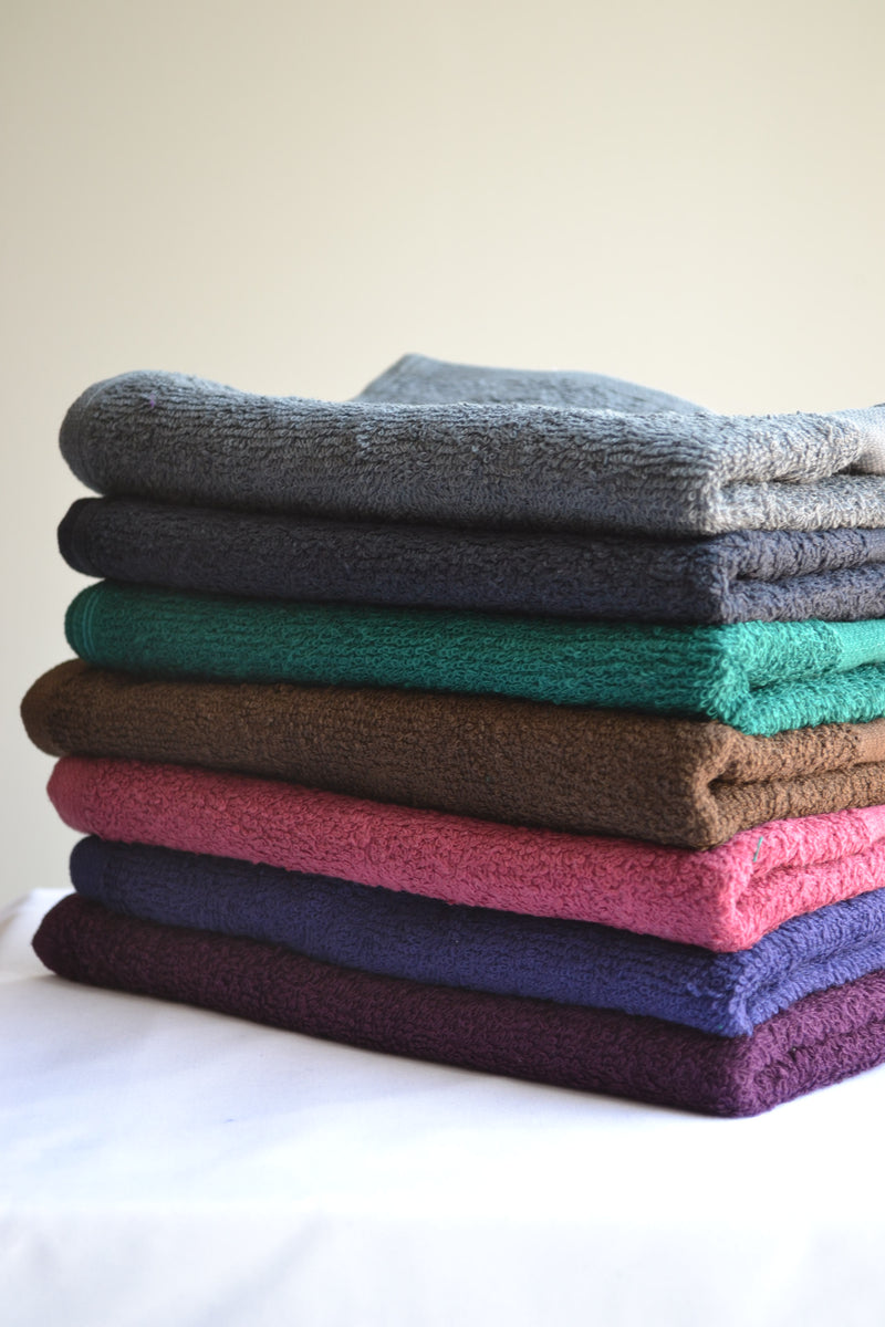 Wholesale salon towels are made of super-absorbent cotton that is designed to dry quickly and handle multiple washes without shrinking. Perfect for use in professional hair salons, barber shops, and spas.